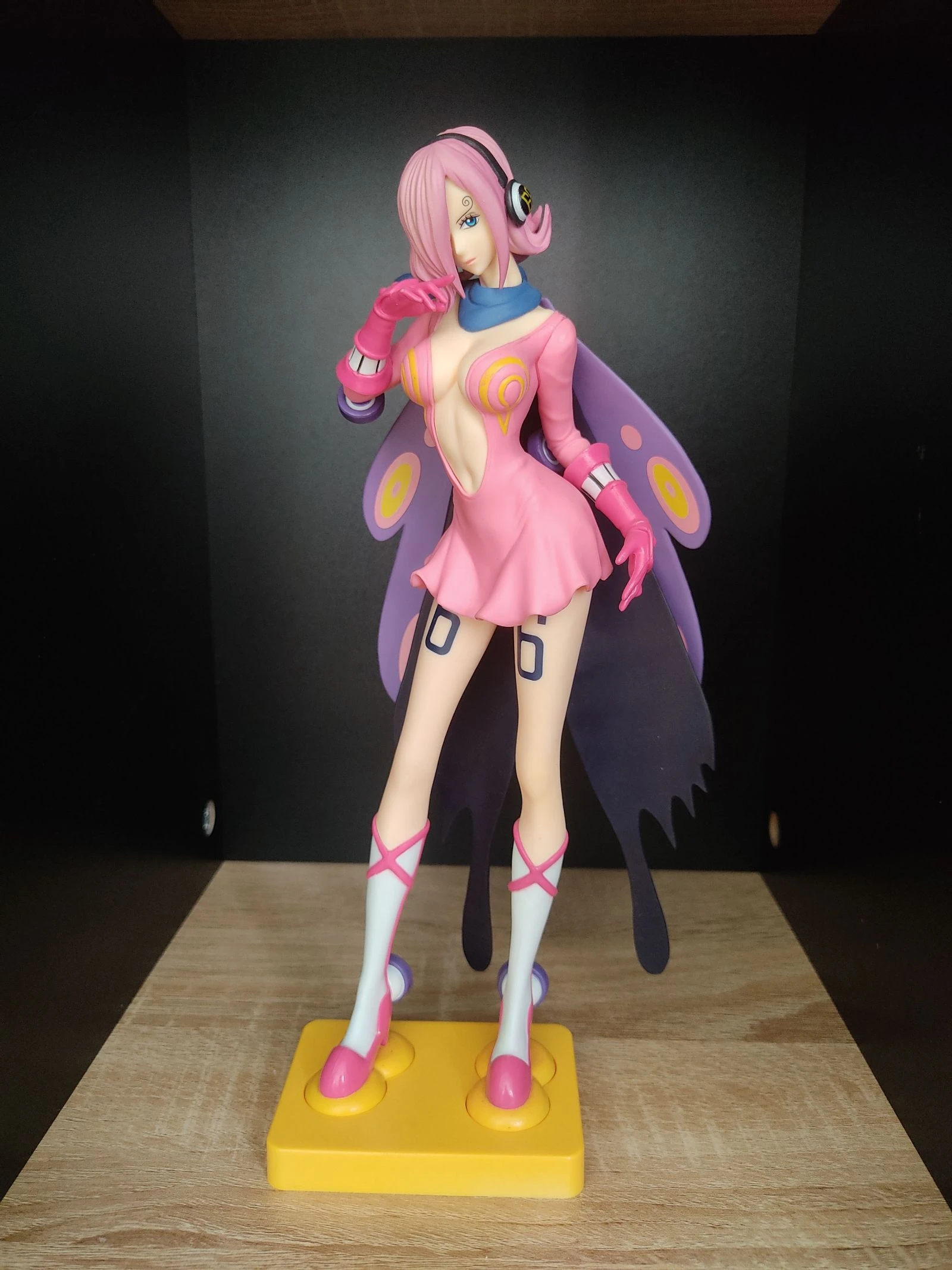 Figurine Vinsmoke Reiju - One Piece - Très bon état